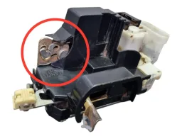 FECHADURA PORTA DIANTEIRA DIREITA FIAT STRADA 2013 2014