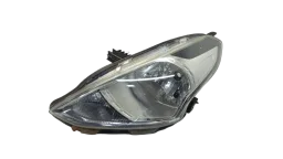 Farol Esquerdo Versa 2015 a 2020 (COM DETALHE NO FOCO)