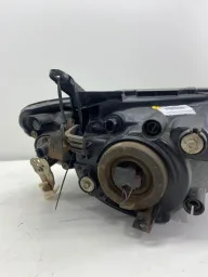 FAROL ESQUERDO PAJERO DAKAR L200 TRITON 2010 À 2018 DETALHE