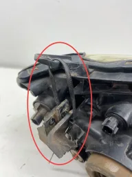 FAROL ESQUERDO PAJERO DAKAR L200 TRITON 2010 À 2018 DETALHE