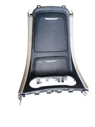 PORTA OBJETOS CONSOLE CENTRAL TOMADA MERCEDES GLA200 2015