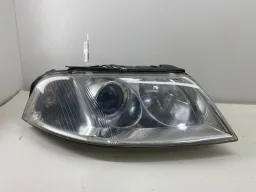 FAROL DIREITO PASSAT 2001/2005 COM REGULAGEM ELETRICA ALTURA