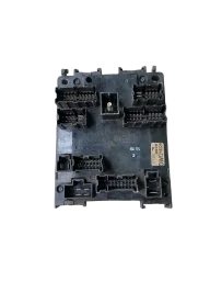 caixa de fusíveis Nissan Pathfinder 1997 1998 1999