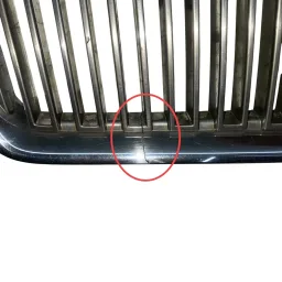 GRADE DIANTEIRA VOLVO S40 1995 A 2004 30803302 DETALHE