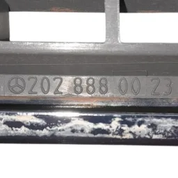 GRADE DIANTEIRA MERCEDES-BENZ C180 1993 A 2001 2028880023