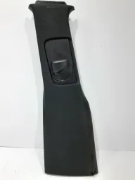ACABAMENTO COLUNA CENTRAL CHRYSLER 300C ESQUERDO 2012/2023