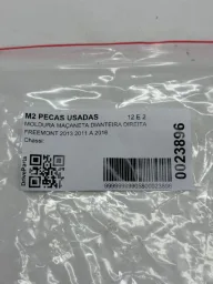 MOLDURA MAÇANETA DIANTEIRA DIREITA FREEMONT 2013 2011 A 2016