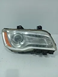 FAROL CHRYSLER 300C DIREITO 2010/2023