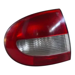 Lanterna Traseira Esquerda Megane sedan 00 a 2005 (canto)