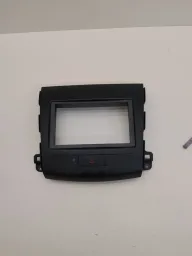 MOLDURA CENTRAL PAINEL MULTIMIDIA OUTLANDER 2 DIN 2007/2013