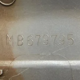 APLIQUE TRASEIRO ESQUERDO PAJERO GLS-B 92 A 00 MB679795 DET