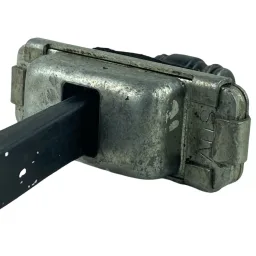 LIMITADOR PORTA TRASEIRA ESQUERDA TRACKER 2013 A 2018