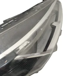 Farol direito Nissan Kicks 2022 2023 2024 260605R10A 260605R40A