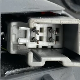 Lanterna Tampa Traseira Esquerda Jeep Cherokee 2014 a 2015