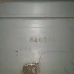 APLIQUE PORTA TRAS DIR PAJERO GLS-B 92 A 00 MB646986 DETALHE