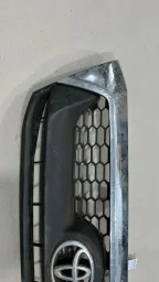 GRADE FRONTAL TOYOTA HILUX 2009 À 2013 DETALHE CROMADO