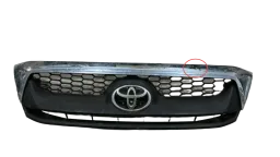 GRADE FRONTAL TOYOTA HILUX 2009 À 2013 DETALHE CROMADO
