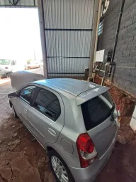 Recorte Teto Toyota Etios 2013