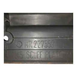 SOLEIRA PORTA TRASEIRA ESQUERDA PAJERO SPORT 98/06 MR227559
