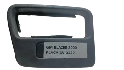 Moldura Trava Porta Traseira Esquerda GM Blazer 1997 a 2002