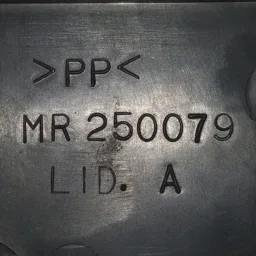 TAMPA LATERAL ESQ PORTA-MALAS PAJERO SPORT 98 A 11 MR250079