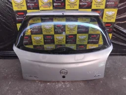 Tampa Traseira Celta 2001 2002 a 2006 Com Detalhe Prata