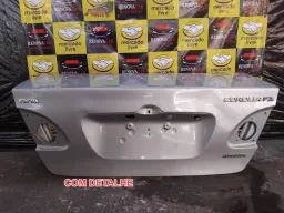 Tampa Traseira Corolla 2003 a 2008 Com Detalhe Prata