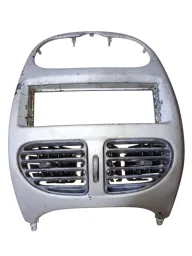 Moldura Central Difusor Ar Peugeot 206 DETALHE