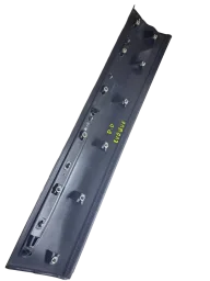 FRISO PORTA DIANT DIREITA LAND ROVER EVOQUE 12 A 19 DETALHE