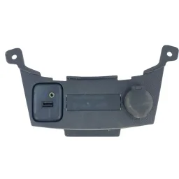 Acabamento Console Tampa USB Chevrolet Tracker 2017 a 2019