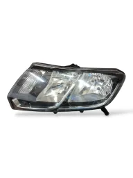 Farol Dianteiro Esquerdo Sandero Logan 2014 a 2020 Detalhe