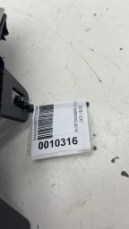 MOLDURA FAROL MILHA DIREITO SANDERO 2014 A 2019 261A25086R