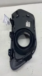 MOLDURA FAROL MILHA DIREITO SANDERO 2014 A 2019 261A25086R