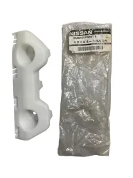 Guia Parachoque Dianteiro Direito Nissan Versa 2012/2014
