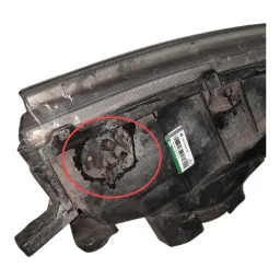 FAROL ESQUERDO PAJERO SPORT 2000 A 2003 DETALHE