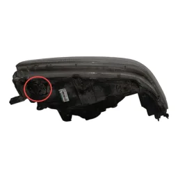 FAROL ESQUERDO PAJERO SPORT 2000 A 2003 DETALHE