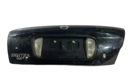 tampa traseira Nissan sentra 2005 2006