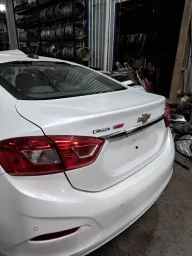 Tampa Traseira Cruze Sedan Ltz 2017 a 2023 (C/Furo Friso)