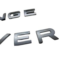 EMBLEMA TAMPA TRASEIRA RANGE ROVER EVOQUE 2012 A 2019 DETALH