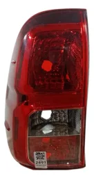 Lanterna Tampa Traseira Esquerda Toyota Hilux 2016/2021