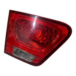 LANTERNA TRASEIRA ESQUERDA CERATO 2010 A 2013 (MALA)