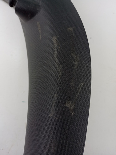 MOLDURA ACABAMENTO ESQ. COLUNA PORTA MALAS PEUGEOT 208 USADO