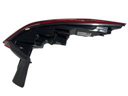 LANTERNA TRASEIRA ESQUERDA FASTBACK 2022/ (CANTO)