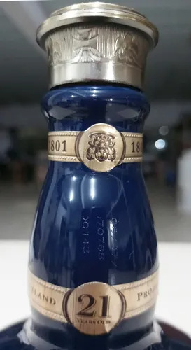 GARRAFA VAZIA WHISKY ROYAL SALUTE COM TAMPA E CAIXA (USADO) ROYAL SALUTE