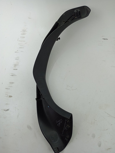 MOLDURA ACABAMENTO ESQ. COLUNA PORTA MALAS PEUGEOT 208 USADO