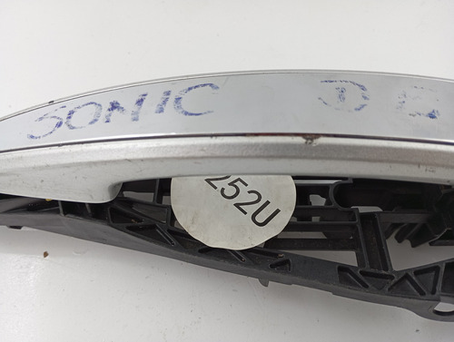 MAÇANETA EXTERNA DIANTEIRA LE GM SONIC 12/14 USADO