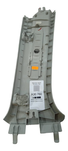 ACABAMENTO DA COLUNA CENTRAL SUPERIOR ESQUERDO DA AMAROK