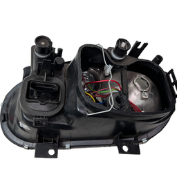 FAROL DIREITO GOLF 1999 A 2007 MASC NEGRA S/ AUX ( DEF FOCO)