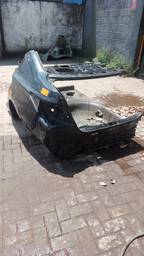 Lateral esquerda Sentra 2014 com assoalho da mala