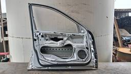 PORTA DIANTEIRA ESQUERDA MERCEDES CLASSE C 180 200 320 01/07